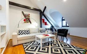 Modern Apartment Centrally Located